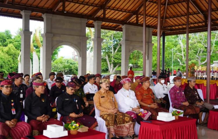 Wabup Artha Dipa Kukuhkan Bulan Bahasa Bali VI